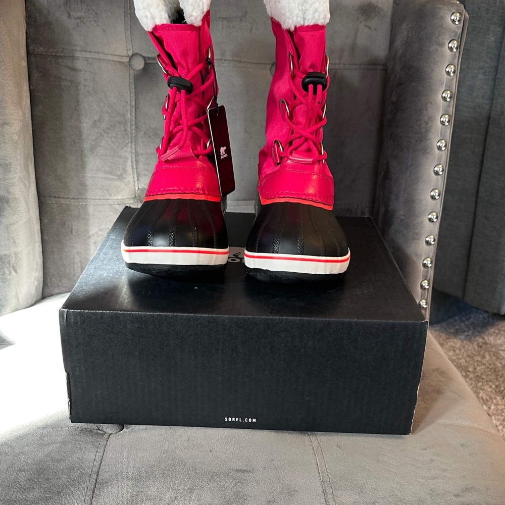 Sorel Fuchsia and Black Lace-Up Boots
